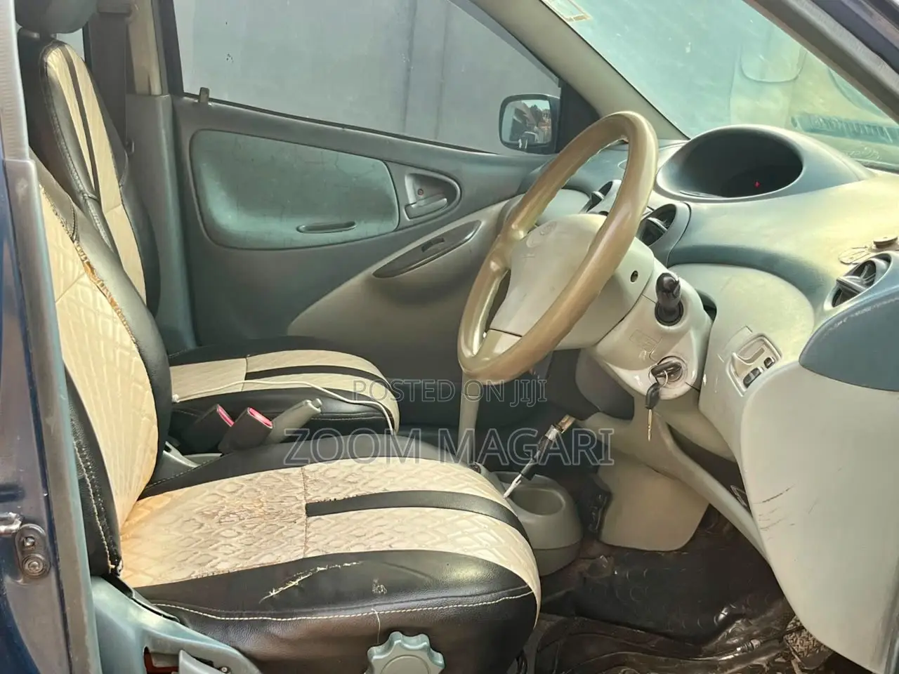 Toyota Vitz 2000 Blue