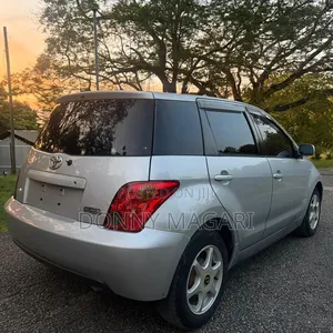 Toyota IST 2004 Silver