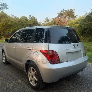 Toyota IST 2004 Silver