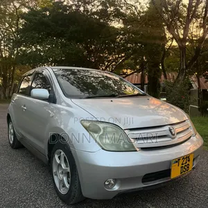 Toyota IST 2004 Silver