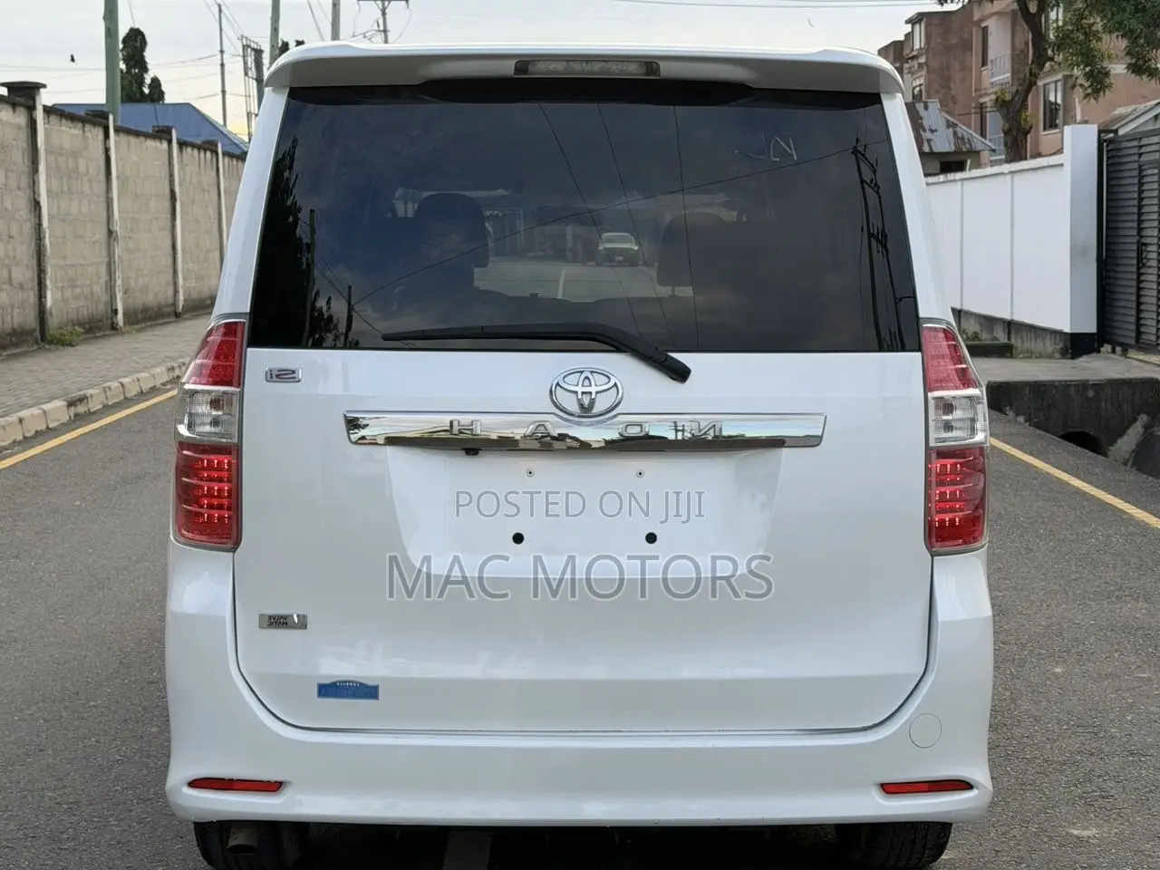 Toyota Noah 2009 White