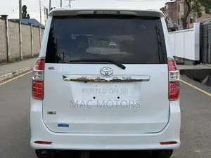 Toyota Noah 2009 White