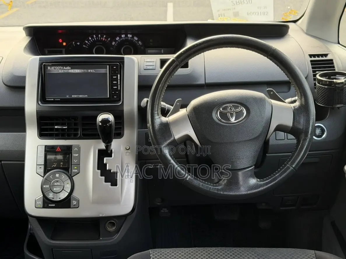 Toyota Noah 2009 White