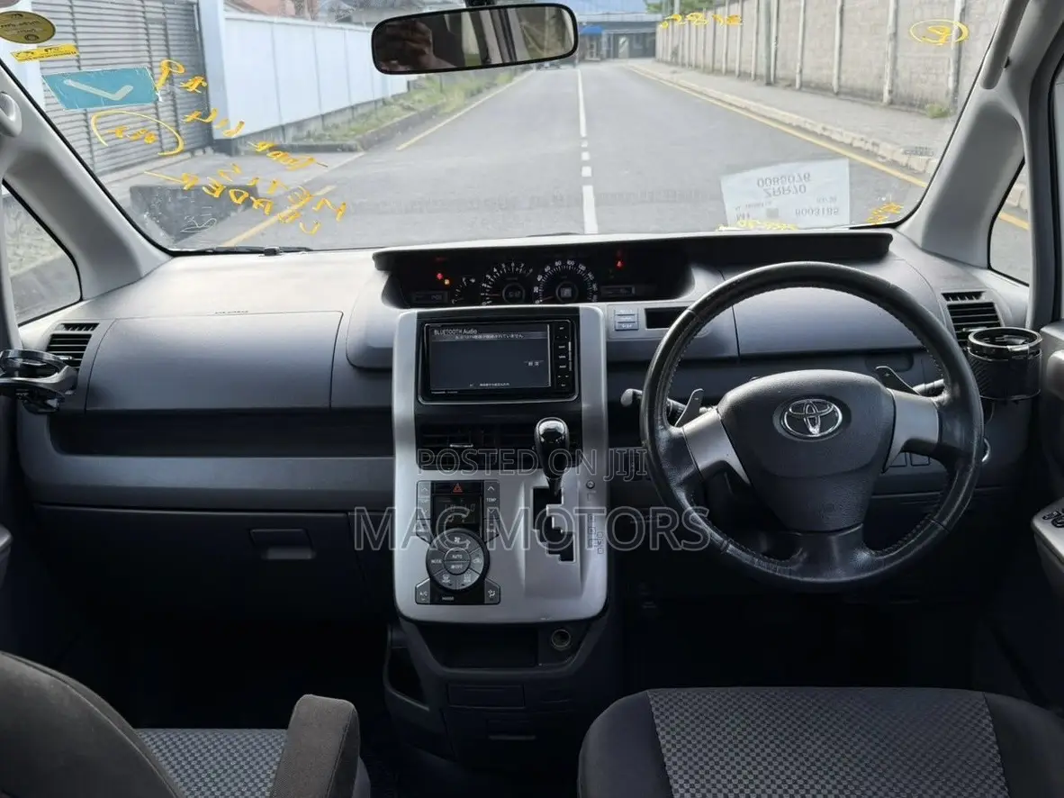 Toyota Noah 2009 White