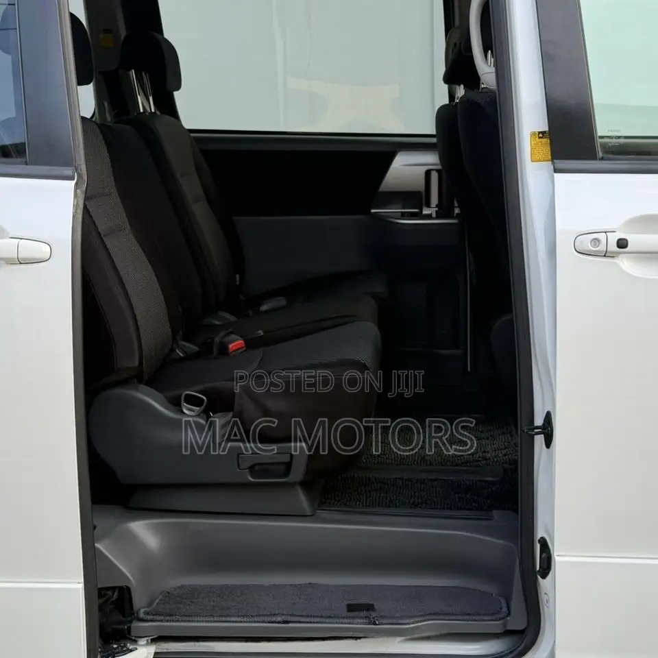 Toyota Noah 2009 White