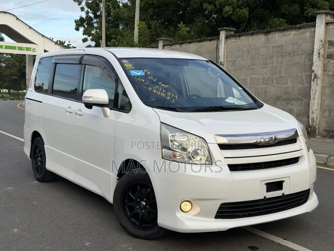 Toyota Noah 2009 White