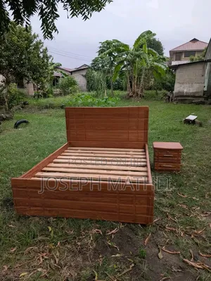 Kitanda Na Bed Side 1 Mbao Ngumu