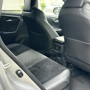 Toyota RAV4 Hybrid XLE Premium AWD 2024 Silver