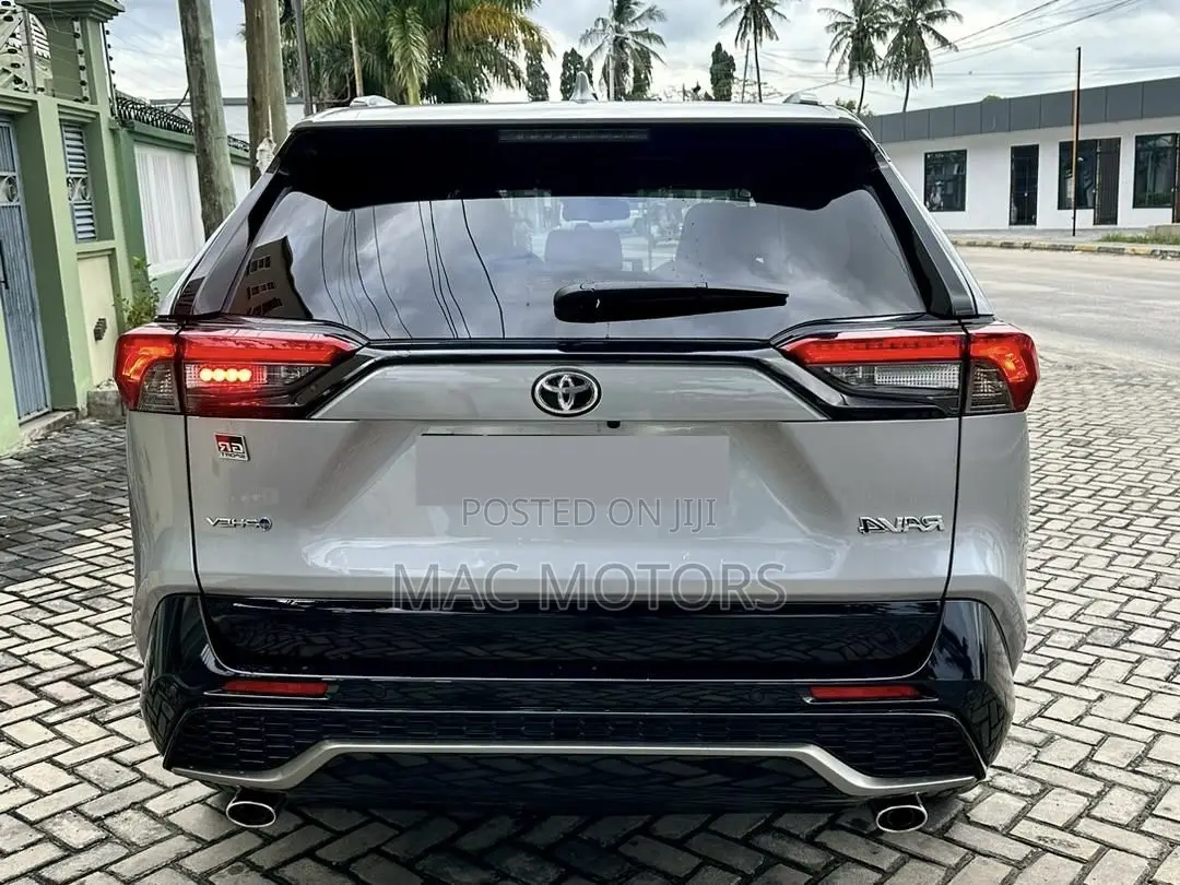 Toyota RAV4 Hybrid XLE Premium AWD 2024 Silver