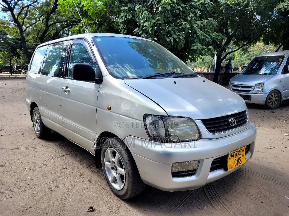 Toyota Noah 2001 Silver