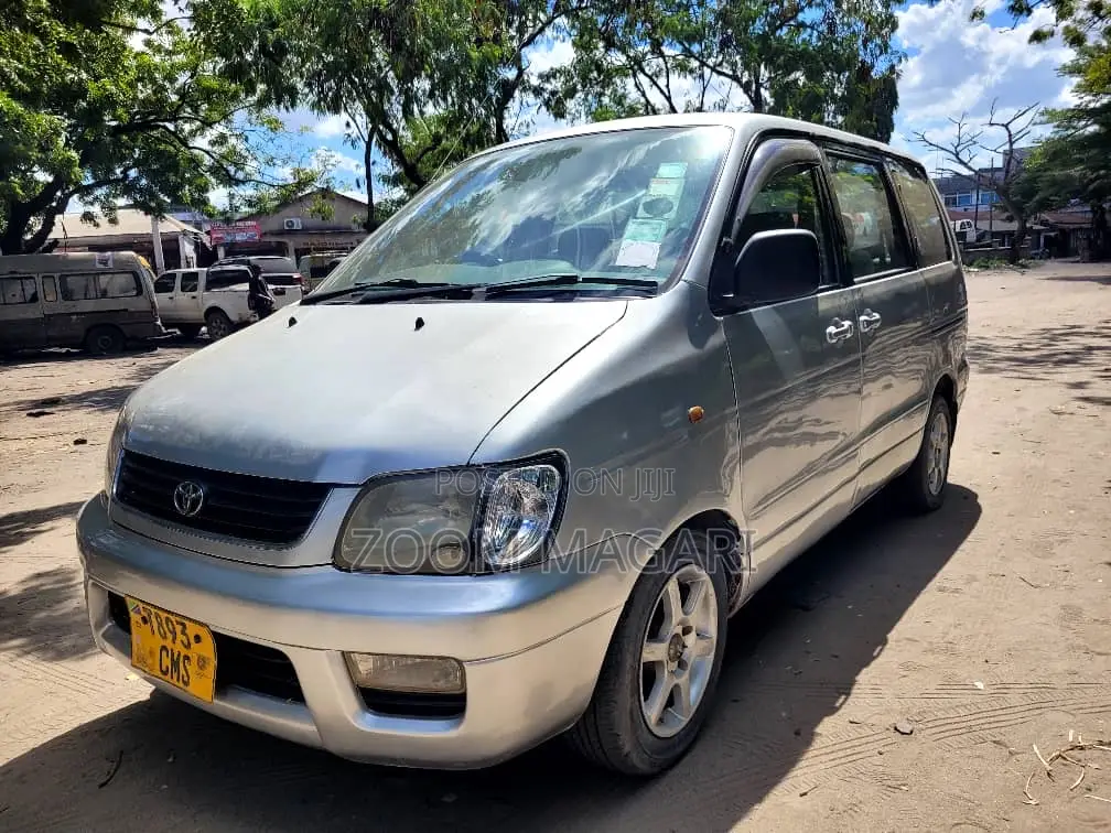 Toyota Noah 2001 Silver