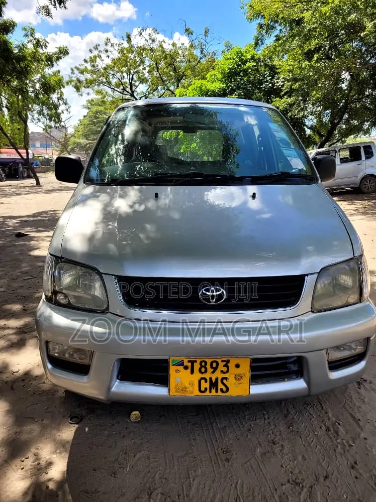 Toyota Noah 2001 Silver