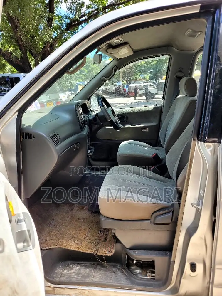 Toyota Noah 2001 Silver