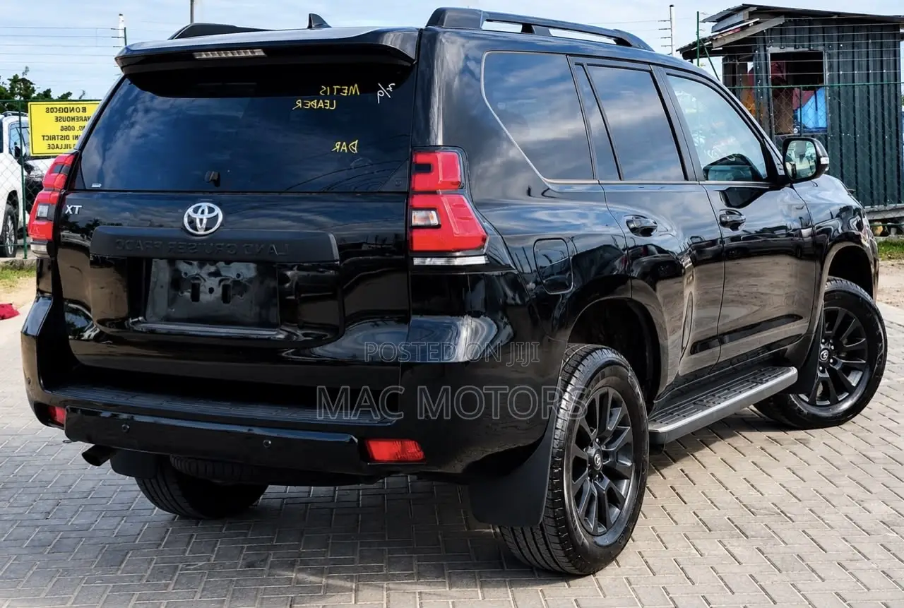 Toyota Land Cruiser Prado 2.8 2023 Black