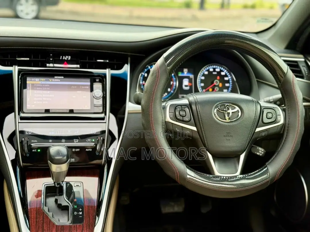 Toyota Harrier 2.0 2016 Blue