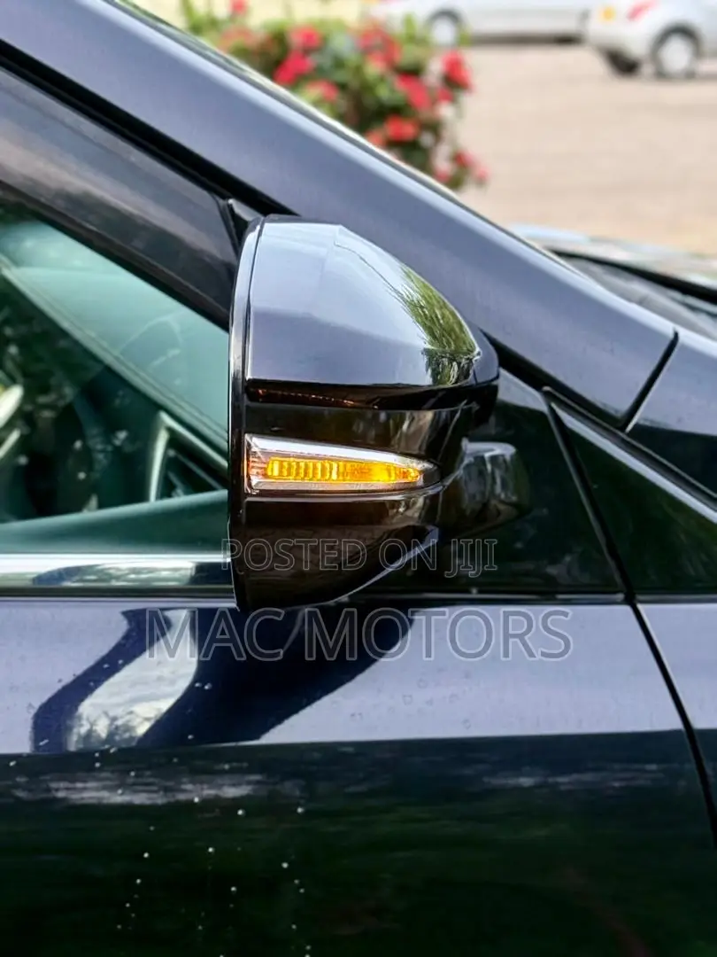 Toyota Harrier 2.0 2016 Blue