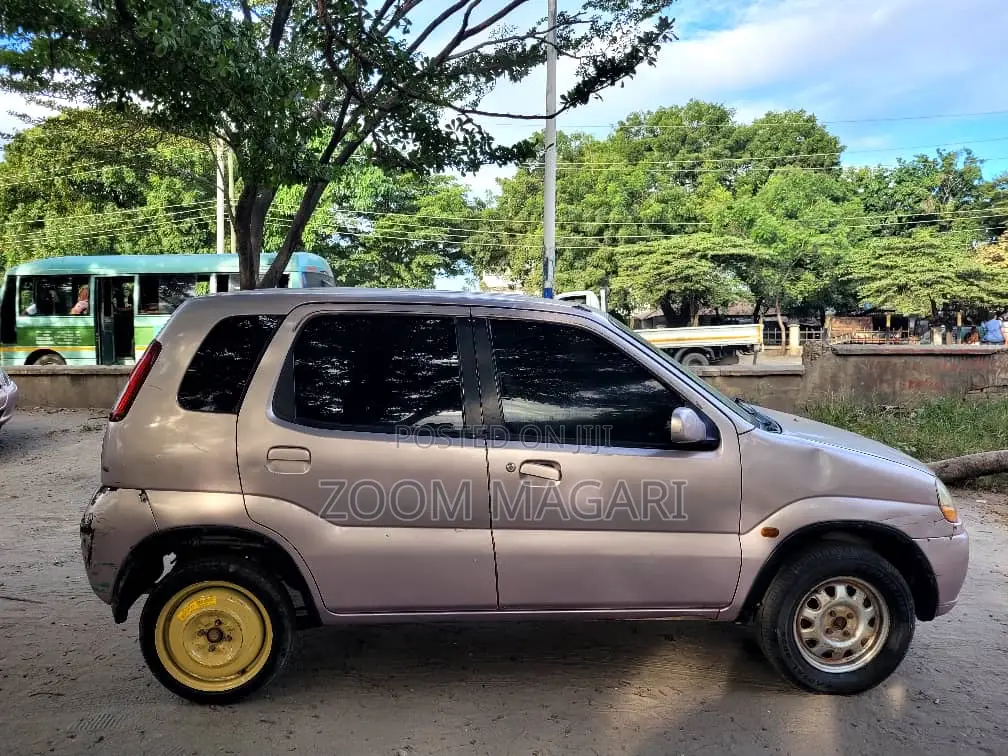 Suzuki Swift 2004 Pink