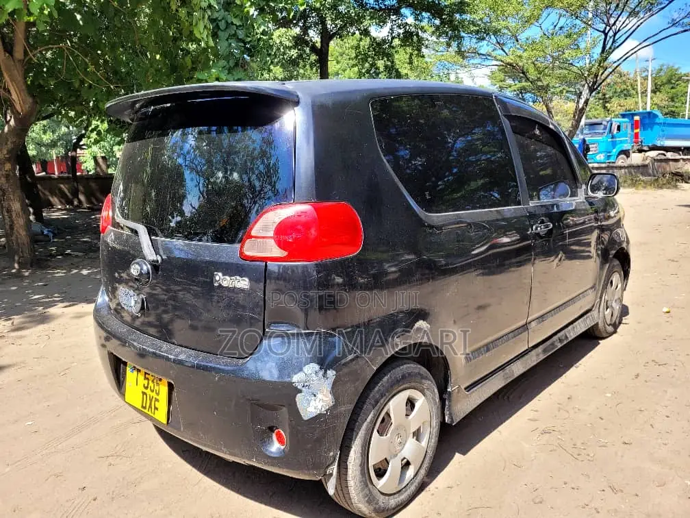 Toyota Porte 2004 Blue