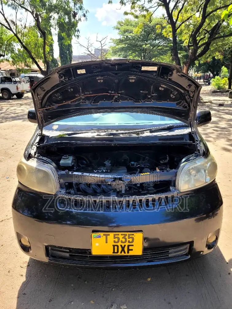 Toyota Porte 2004 Blue