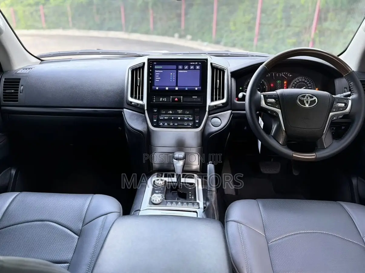 Toyota Land Cruiser 2016 White