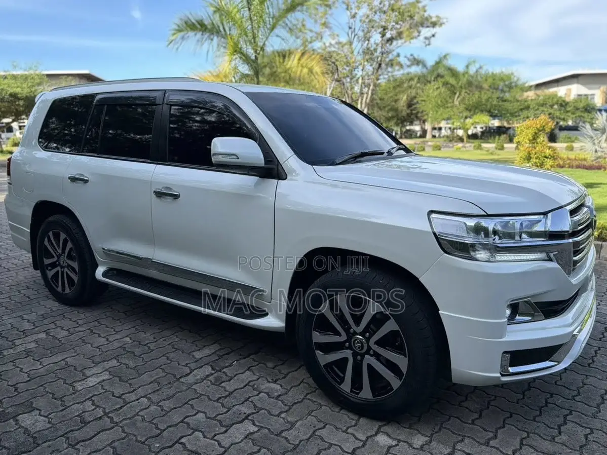Toyota Land Cruiser 2016 White