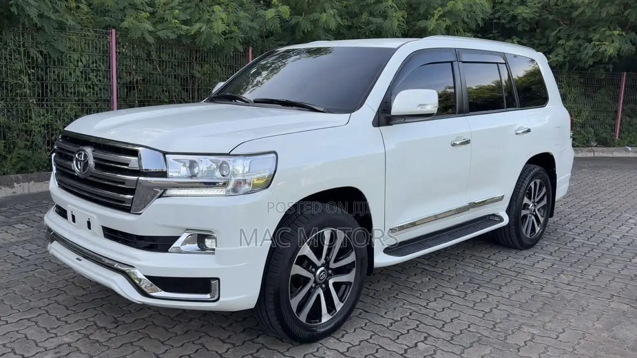 Toyota Land Cruiser 2016 White