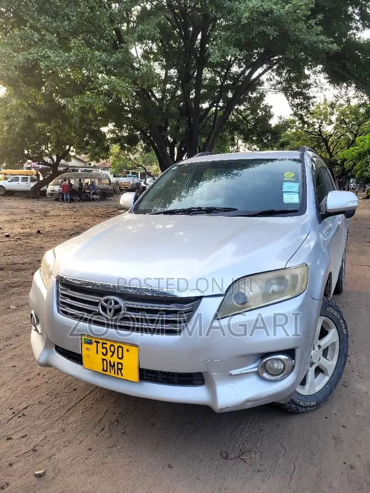 Toyota Vanguard 2011 Silver