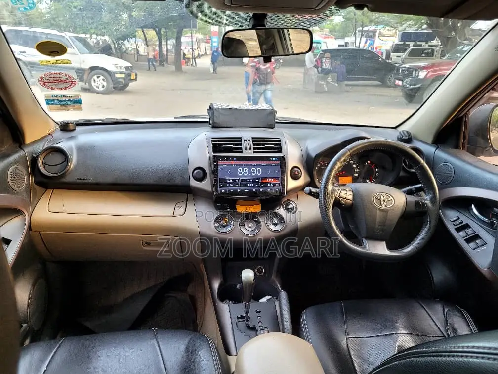Toyota Vanguard 2011 Silver
