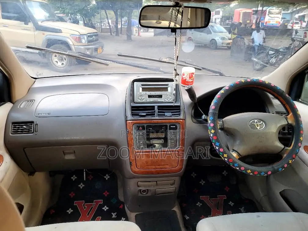 Toyota Gaia 2003 White