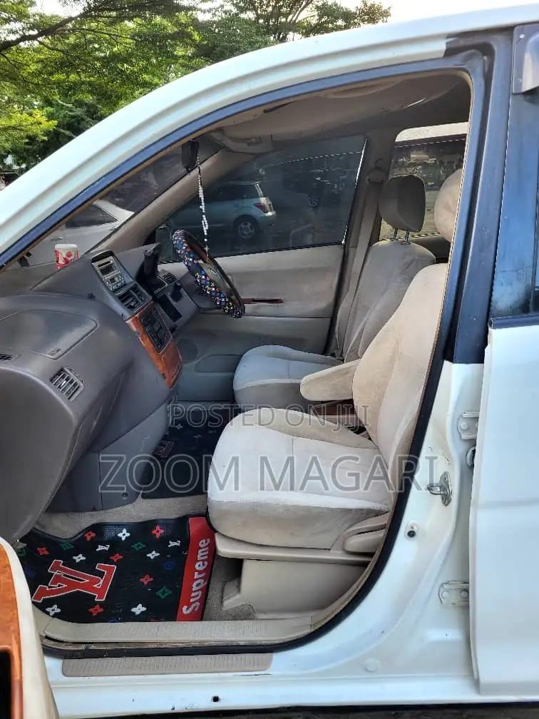 Toyota Gaia 2003 White