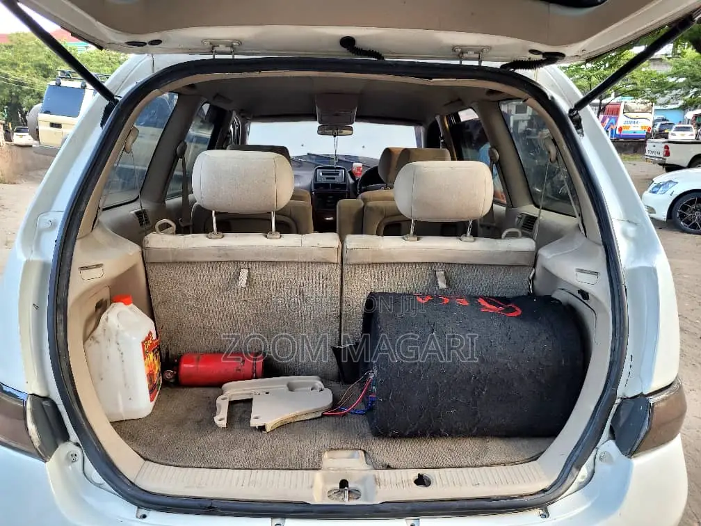 Toyota Gaia 2003 White