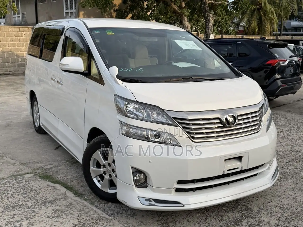 Toyota Vellfire 2009 White