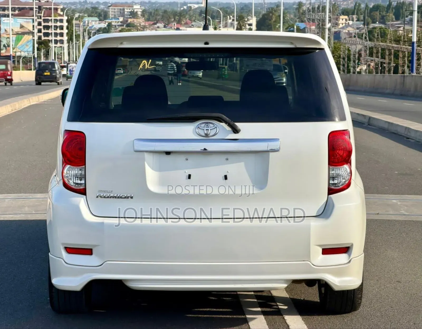 Toyota Corolla Rumion 2009 White