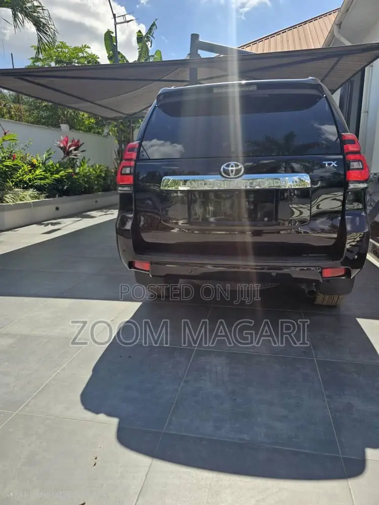 Toyota Land Cruiser Prado 2022 Black