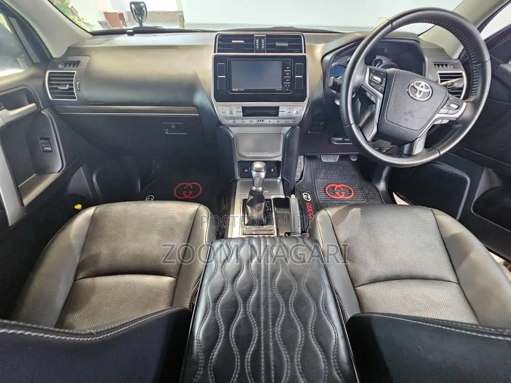 Toyota Land Cruiser Prado 2022 Black