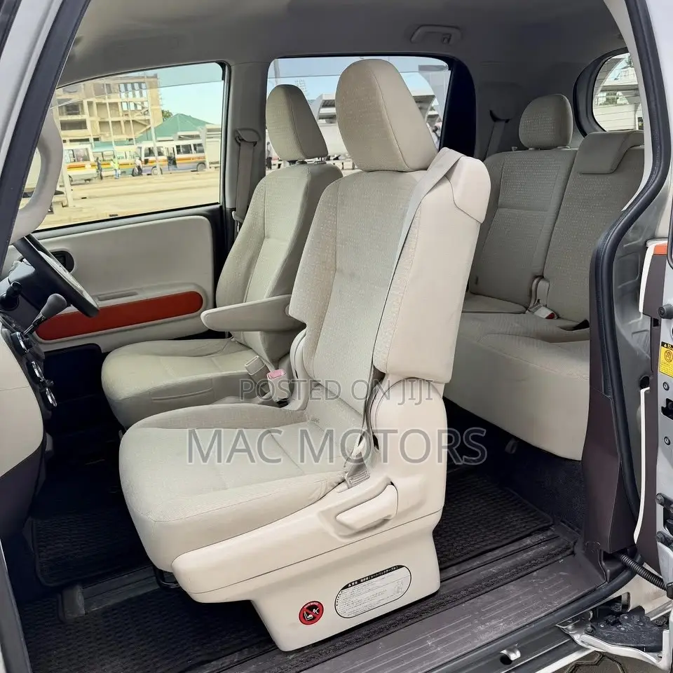 Toyota Porte 1.5 FWD 2012 Silver