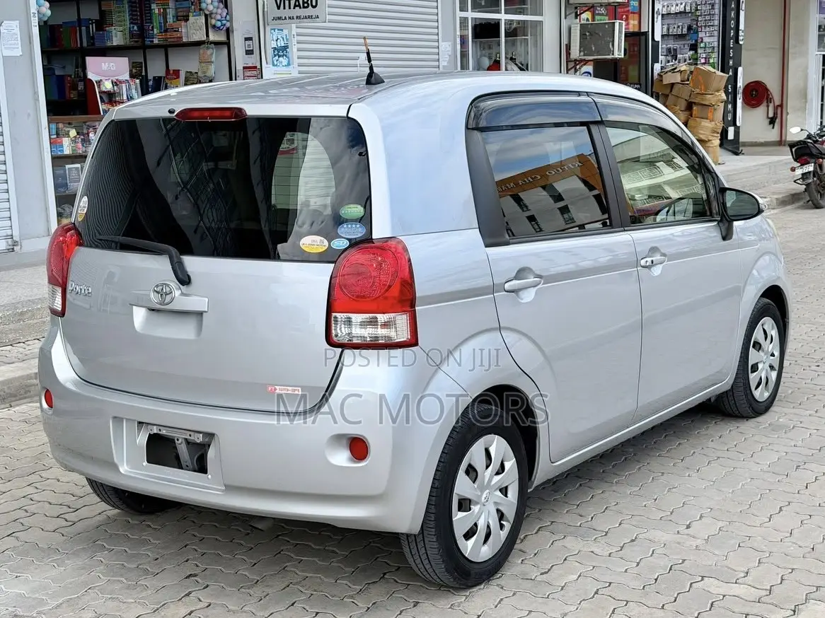 Toyota Porte 1.5 FWD 2012 Silver