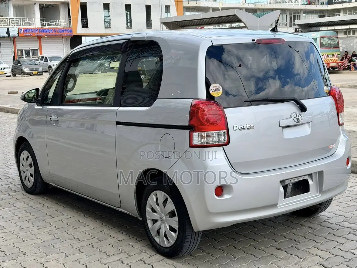 Toyota Porte 1.5 FWD 2012 Silver