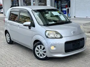 Toyota Porte 1.5 FWD 2012 Silver