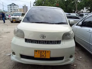 Toyota Porte 2005 White