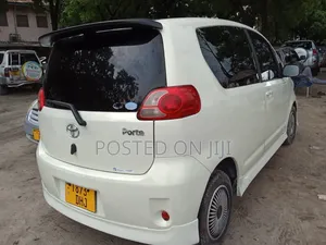 Toyota Porte 2005 White