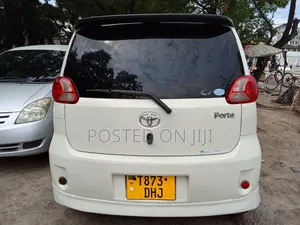Toyota Porte 2005 White
