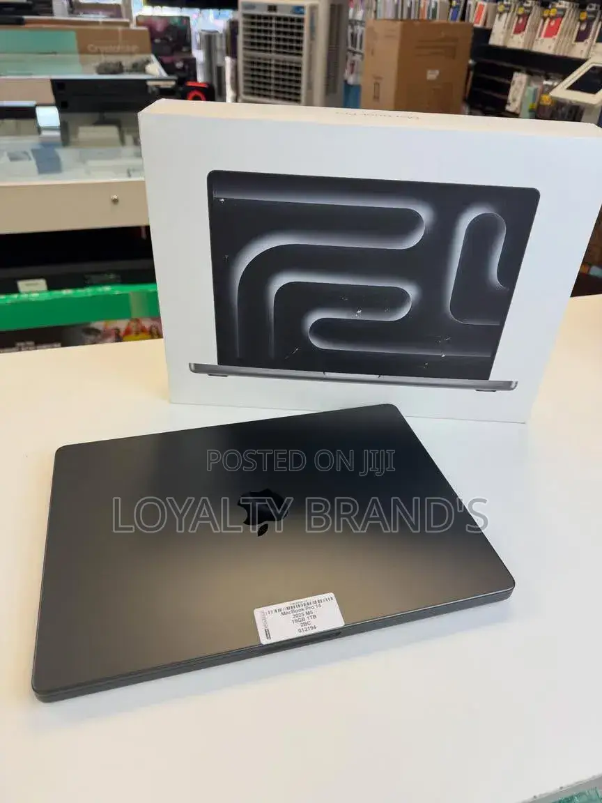 New Laptop Apple MacBook Pro 2025 M5 16GB Apple M5 SSD 512GB
