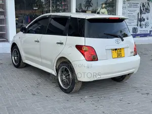 Toyota IST 2003 White
