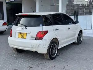 Toyota IST 2003 White