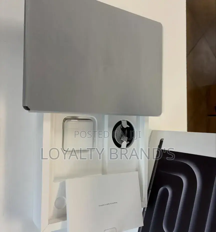 New Laptop Apple MacBook Pro 2021 M1 16GB Apple M1 Pro SSD 1T
