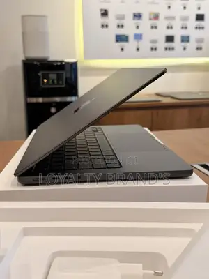 New Laptop Apple MacBook Pro 2025 M5 24GB Apple M5 SSD 1T