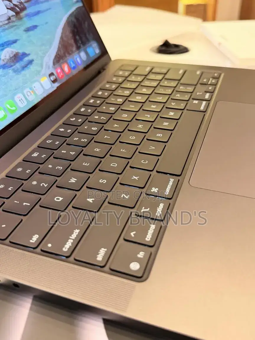 New Laptop Apple MacBook Pro 2025 M5 16GB Apple M5 SSD 1T
