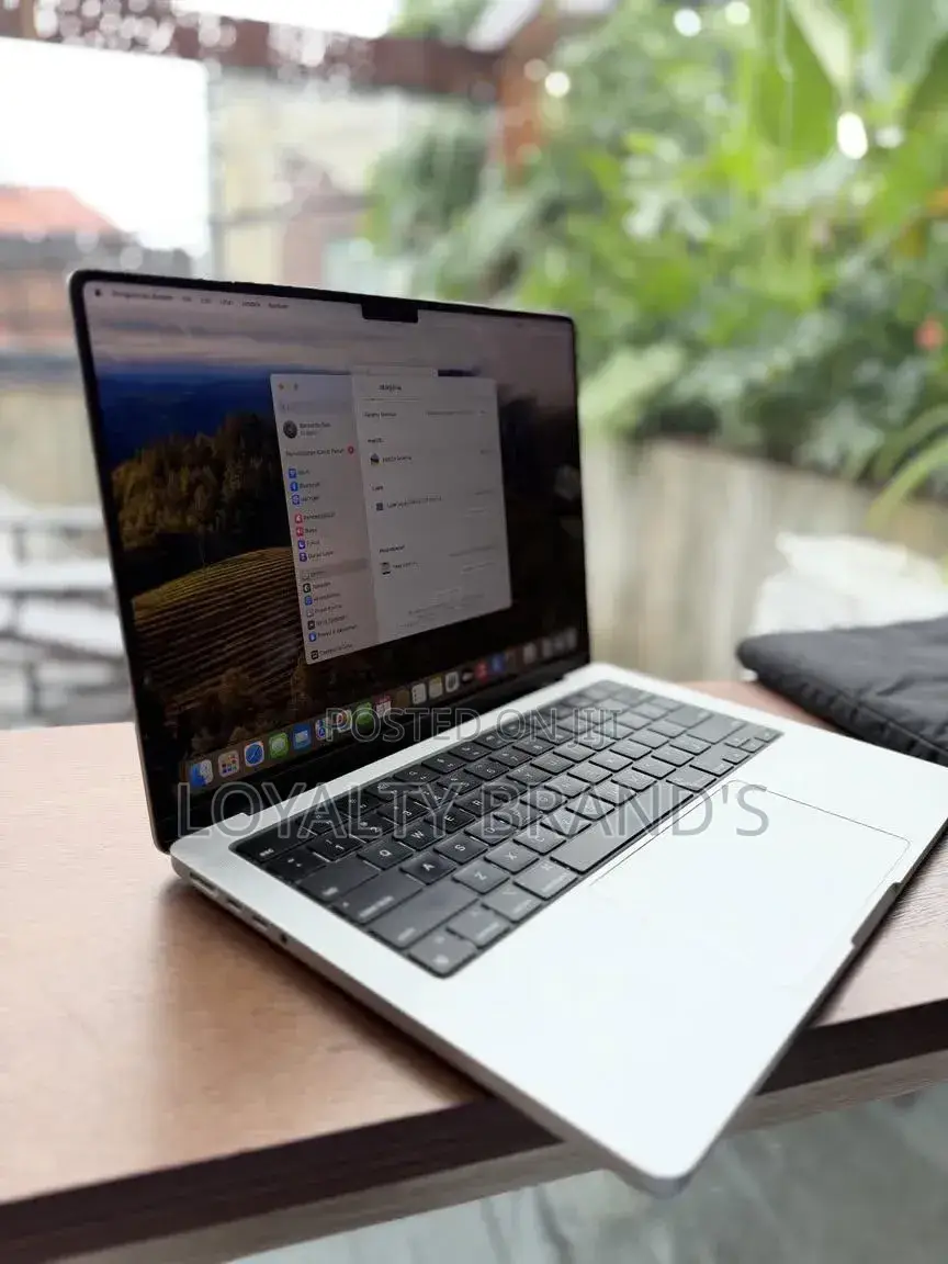 New Laptop Apple MacBook Pro 2025 M5 16GB Apple M5 SSD 512GB