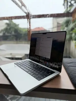 New Laptop Apple MacBook Pro 2025 M5 16GB Apple M5 SSD 512GB